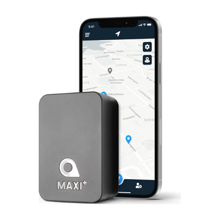 Swetrack Maxi+ GPS-tracker bredvid en mobil med spårningsappen